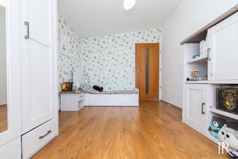 PRÍJEMNÝ 3 IZBOVÝ RD S BAZÉNOM NA BREHU VAJNORSKÝCH JAZIER - 18