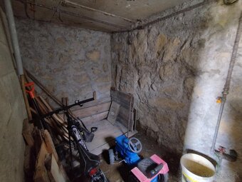 Záhradný domček s pozemkom (879 m²), elektrinou, vodou - 18