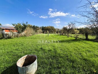 Znížená cena. Na predaj rodinný dom s veľkým pozemkom v... - 18