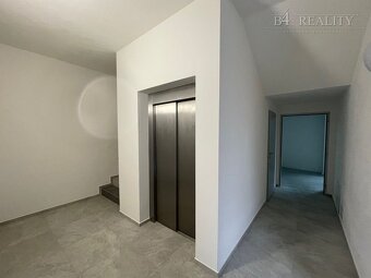 Kancelárske priestory, 171 m2 + terasa 80m2, 5x parkovacie s - 18