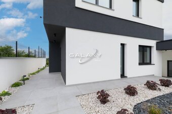 Moderná novostavba s bazénom a terasou na predaj – Nitra, Če - 18