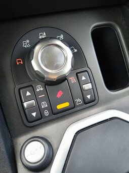 Land Rover Discovery 3.0 SDV6 SE A/T - 18