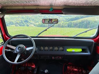 Jeep Wrangler 2.5 Benzín 90kw, 5MT TOP STAV - 18