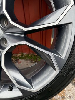 Originál elektróny Skoda RS Octavia R19 LETNÉ 235/40R19 - 18