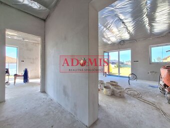 Predáme 5izbový tehlový bungalov Ruskov 126m2, pozemok 620m2 - 18