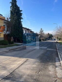 Ponúkam na predaj veľký 5- izbový rodinný dom v Pezinku v ti - 18