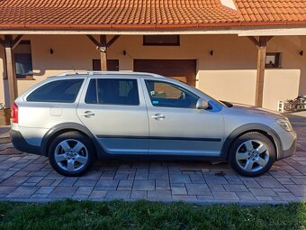 Skoda Octavia SCOUT II 2.0 TDI 4x4 Park. KAMERA
- 18