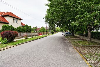 ABSOLUTE REAL/ Veľký stavebný pozemok 818 m2,DNV,ul. Na Grbe - 18