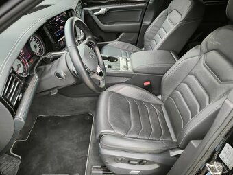 VW Touareg 3,0TDi 4x4 VZDUCH,  KŮŽE, Tažné , r.v.12/2020 DPH - 18
