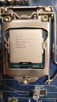Predám základnú dosku Intel  Gigabyte GA-H77-DS3H - 18