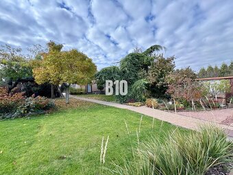 Tichá ulička - priestranný RD - krásny pozemok - 18