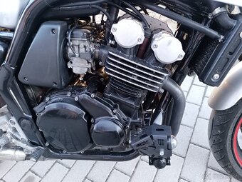 Yamaha FZ400 - 18