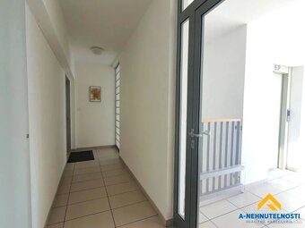 Luxusný byt na Bajkalskej s terasou a 2 parkovacími miestami - 18