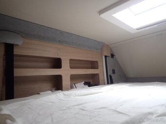 Zánovná vestavba obytné auto karavan L4H3 pre 4 osoby - 18