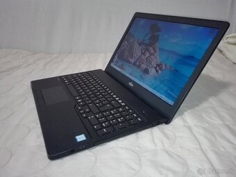 Fujitsu. i3-6006U.15,6“FHD. 1 000 GB. 12 GB DDR4. - 18