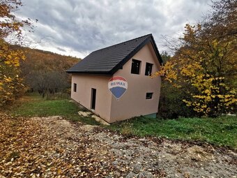 REZERVOVANÉ 2 podlažný rod.dom, hrubá stavba, 116m2, pozemok - 18