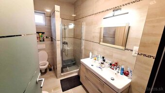 PREDAJ - LUXUSNÉHO 5 izb.RD s terasami,garážami,bazénom v KN - 18