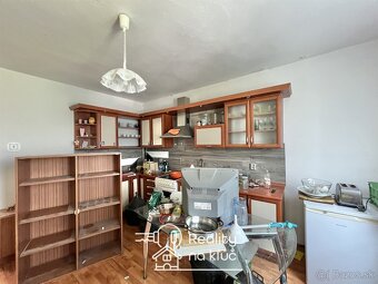 Na predaj dvojgeneračný poschodový rodinný dom - Komjatice - 18