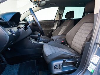 Volkswagen Passat B6 Combi 2,0 TDI 103kw diesel nová STK - 18