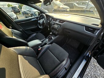 Škoda Octavia Combi 2.0 TDI DPF RS DSG - 18