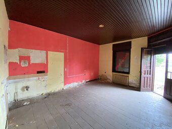 Trojizbový rodinný dom v širšom centre mesta Lučenec - 18