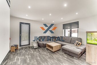 Moderný 5-izbový rodinný dom + bazén, altánok, záhrada | Veľ - 18