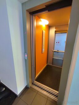 Ponúkame na predaj 2 izb. byt s výťahom v Novom Meste n/V - 18