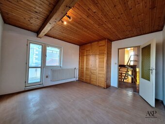 NA PREDAJ 5 IZBOVÝ RODINNÝ DOM S 2 GARÁŽAMI, 739 M2, STRÁŽNI - 18