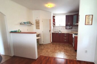 Slnečný pozemok 720 m2 + 3-izb. RD s pozemkom 270 m2, treba  - 18