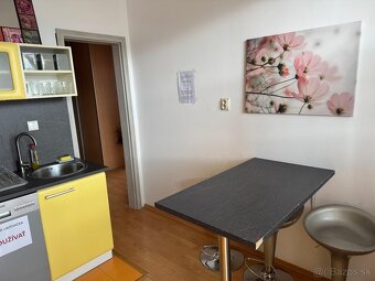 3-IZBOVÝ BYT S LOGGIOU S VÝHĽADOM NA MARTNSKÉ HOLE - 18