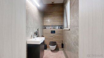 🏡 Nadštandardný 4-izbový rodinný dom s bazénom, zimnou teras - 18