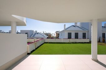 Elegantný apartmán s vlastnou záhradou v letovisku Higueron - 18