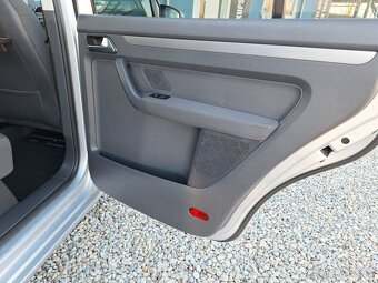 Volkswagen Touran 1.6TDi Comfortline AKČNÍ CENA - 18