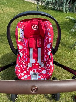 Vanicka a vajicko by Jeremy Scott - 18