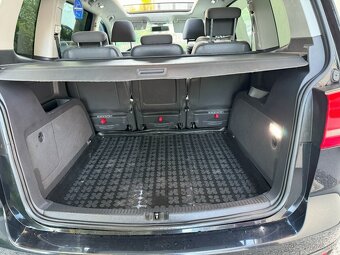 Volkswagen Touran 2.0 TDI Cross, Mesačne: 225€ - 18