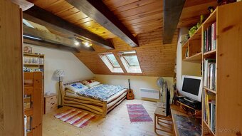 Chalupa po úspešnom režiserovi v obci Stará Turá-časť Paparď - 18