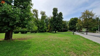 Priestranný 2-izbový byt pri mestskom parku "Pod Párovcami - 18