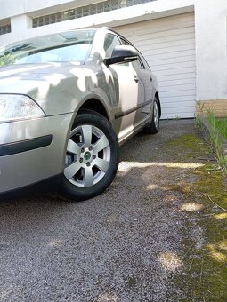 PREDÁM ŠKODA OCTAVIA COMBI1,6 BENZIN r11/2011 KÚP. NA SLOV . - 18