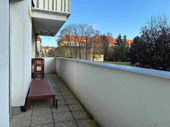 Veľmi pekný a priestranný 2 izb. byt vo výbornej lokalite - 18