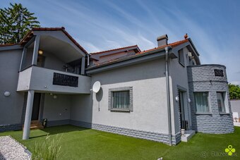 Priestranný 7 izbový rodinný dom v srdci starej Dúbravky - 18