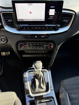Kia Ceed SW 1.6 CRDi MHEV GT-Line A/T - 18