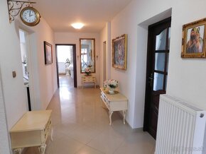 REZERVOVANÉ - VÝRAZNÁ ZĽAVA - Dom s komplet wellness - 18
