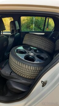 Predám  Volkswagen Golf 2.0 TFSI 270k R 4-Motion - 18