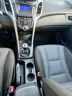 Hyundai i30 CW Kombi 1.6i MPI 16V DOHC Family - 18