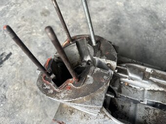 Predám DIELY motora ČZ 250/455 - 18