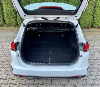 KIA Cee’d Sporty Wagon 1.6 CRDi 136k First Edition - 18