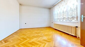 Vedľa seba 2 domy, 2 pozemky, jedinečná príležitosť: 2045 m² - 18