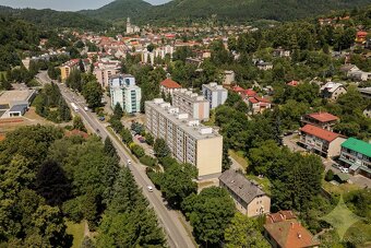 Zvýhodnená cena: Exkluzívne na predaj priestranný čiastočne  - 18