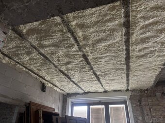 ZATEPLENIE STRIEKANOU PUR PENOU – PODKROVIE, GARÁŽ, DOM - 18
