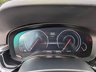 BMW 540i xDrive - 18
